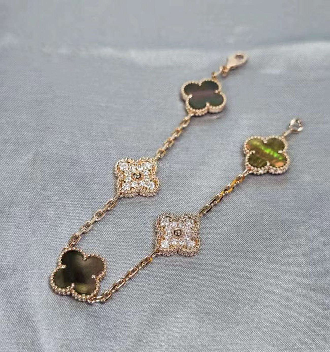 Van Cleef Arpels Vintage Alhambra Four Leaf Clover Gold Bracelet (7) - www.newkick.vip